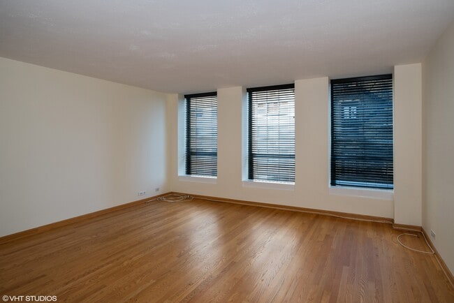 Photo - 260 E Chestnut St