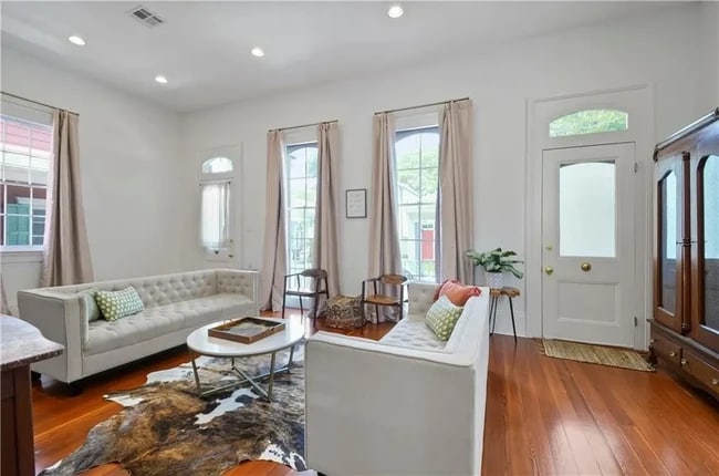 Photo - 435 Bouny St