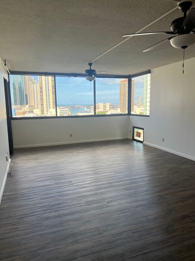 Photo - Kukui Plaza - 3 Bedroom 2 Bath 1 Parking Unit 1102