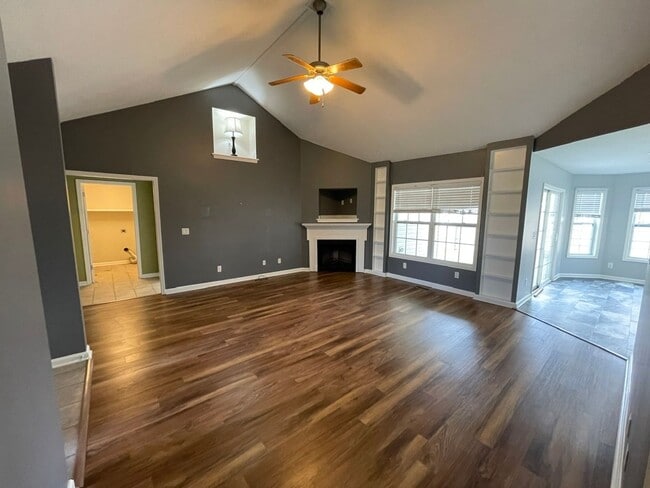 Photo - Awesome Home Great Location for Rent