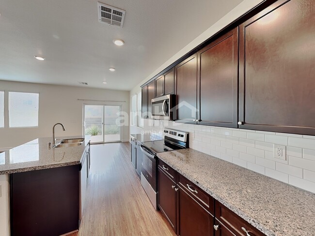 Photo - 4718 Tree Swing St