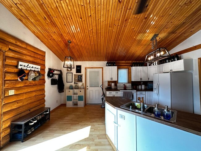 Photo - 3 Bed/2 Bath/2 Car Garage/Dogs Allowed