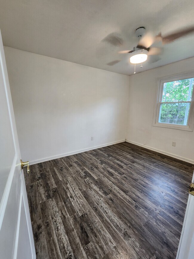 Photo - 105 Dixon Ave