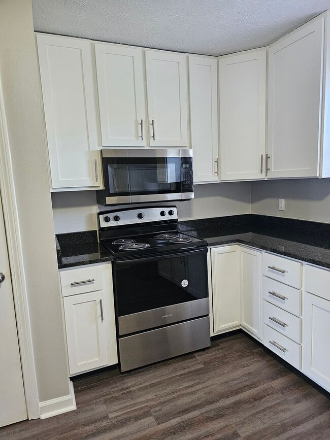 Photo - Hillcrest Apartments