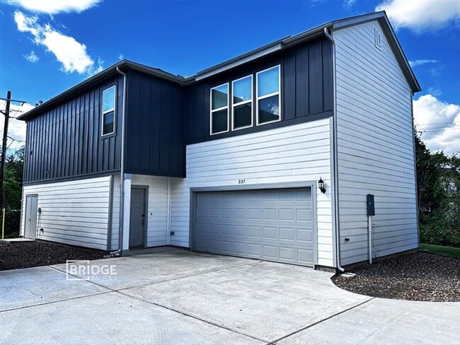 Building Photo - BRUNSWICK