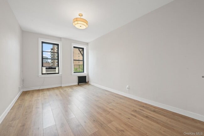 Building Photo - 136-5 Sanford Ave Unit 4 Rental