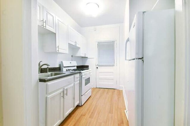Photo - 1335 W Touhy Ave Unit 1N