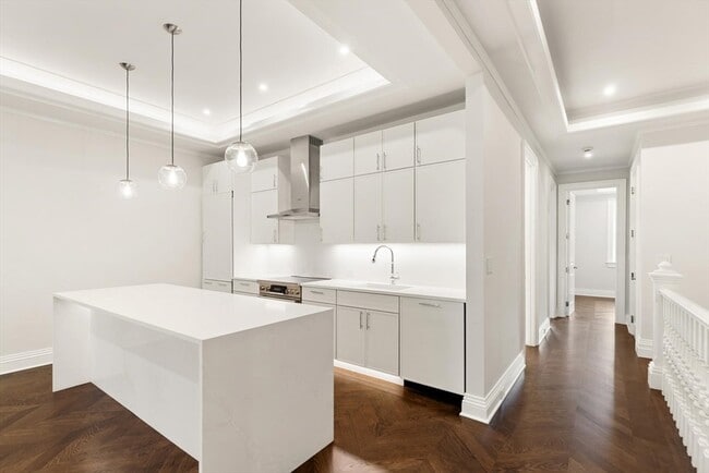 Building Photo - 121 Newbury St Unit PH