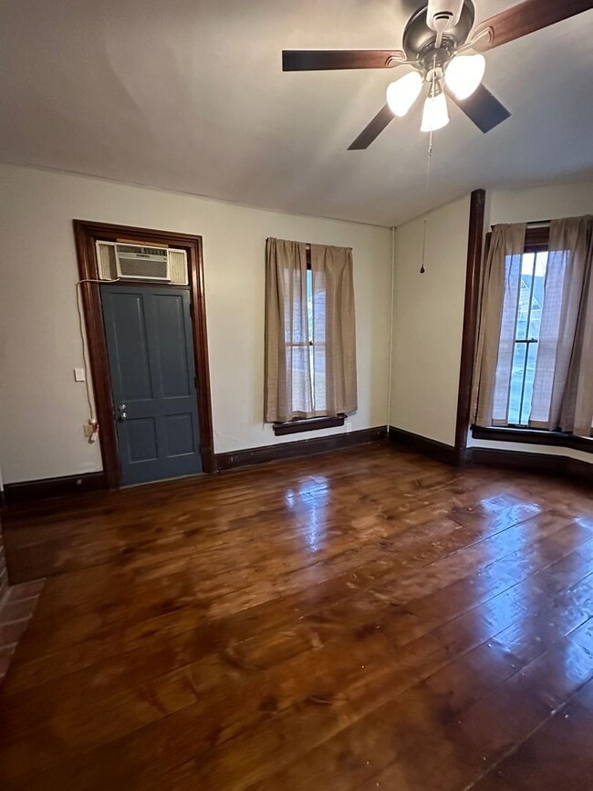 Photo - 511 E 5th St Unidad B