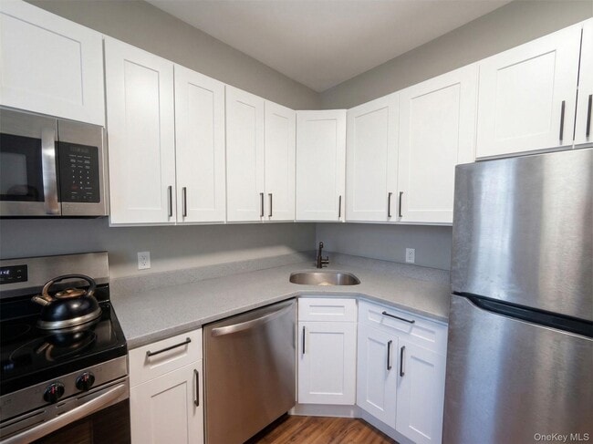 Building Photo - 52 Maple Pl