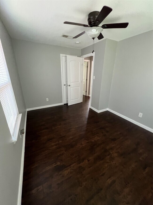 Photo - 2110 14th Ave N