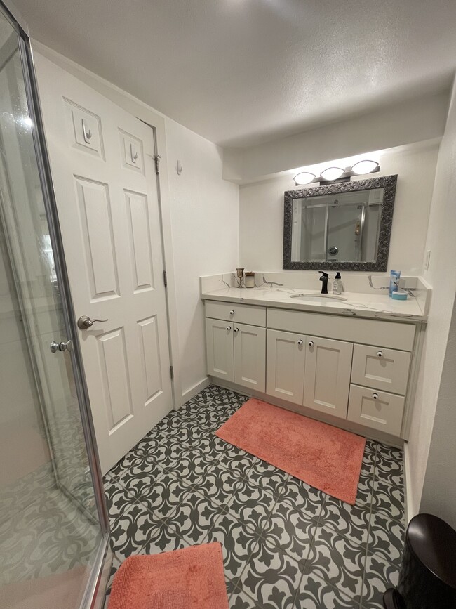 Photo - 2411 SE Main St Unit Hawthorne Apt