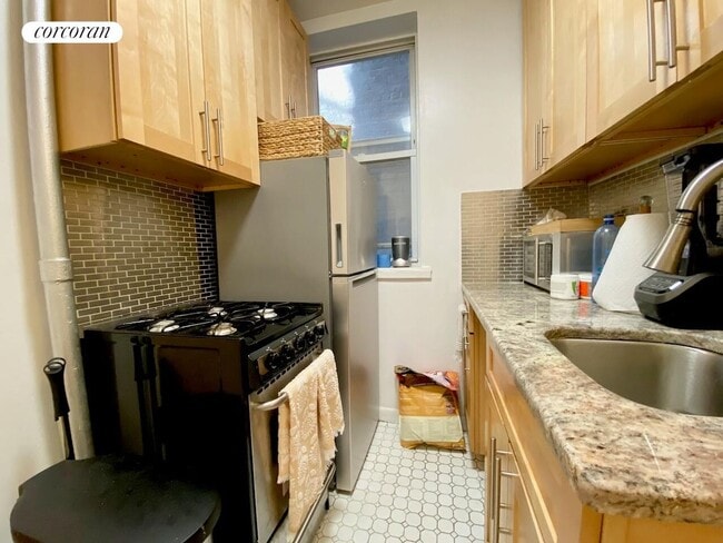 Photo - 448 W 55th St