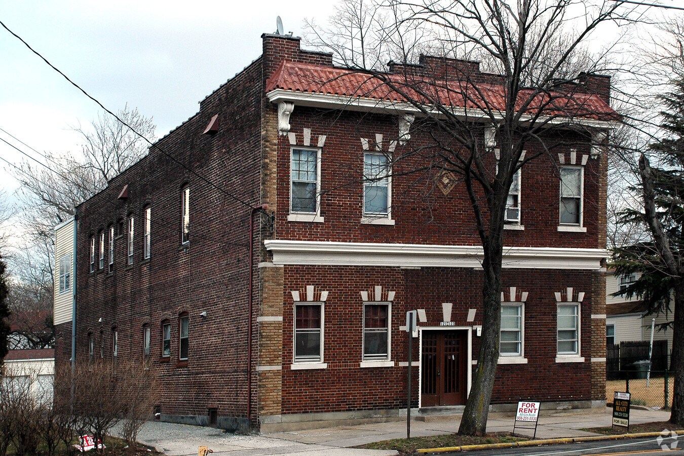 Photo - 121 Linden Ave Apartments
