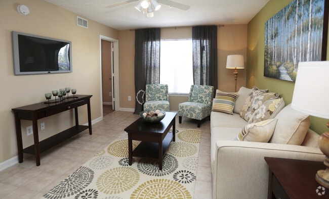 Photo - Thomas Chase Apartments