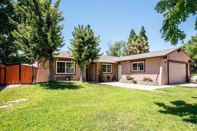 Building Photo - 4257 N Forestiere Ave Rental