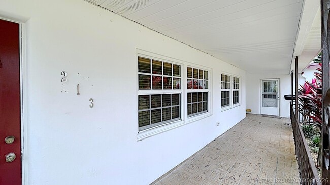 213 SW 3rd Pl