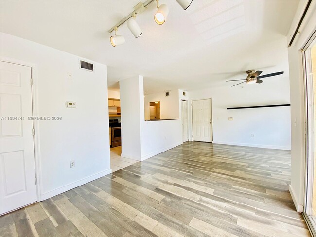 Photo - 4200 San Marino Blvd Unidad 205