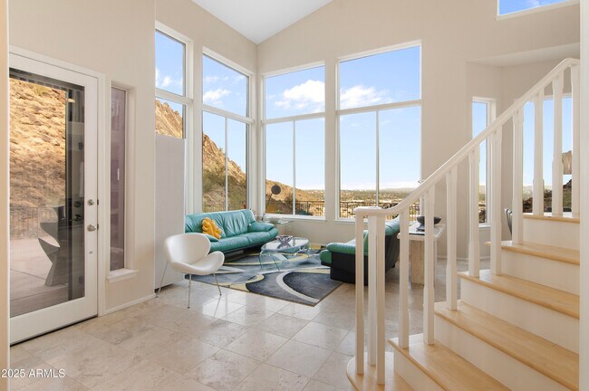 Building Photo - 126 W North Ln