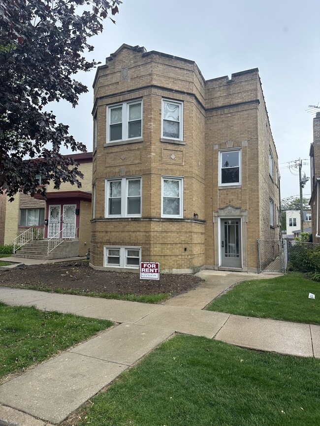 Building Photo - 8650 Trumbull Ave Unit 1