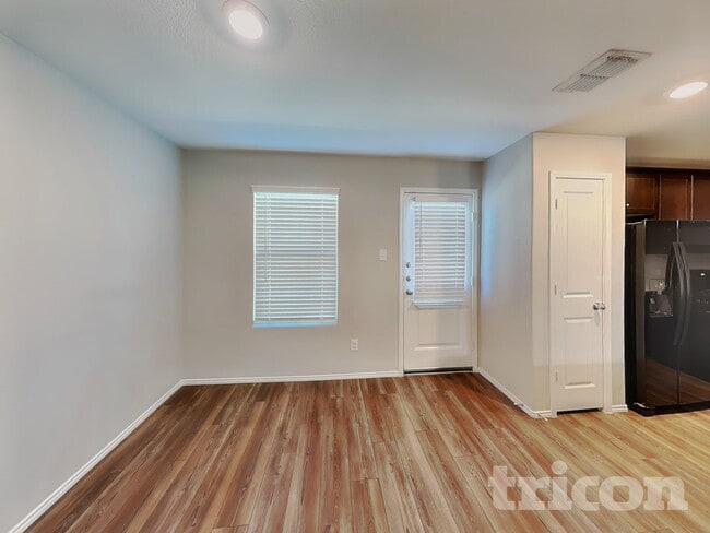 Photo - 908 Lady Bird St