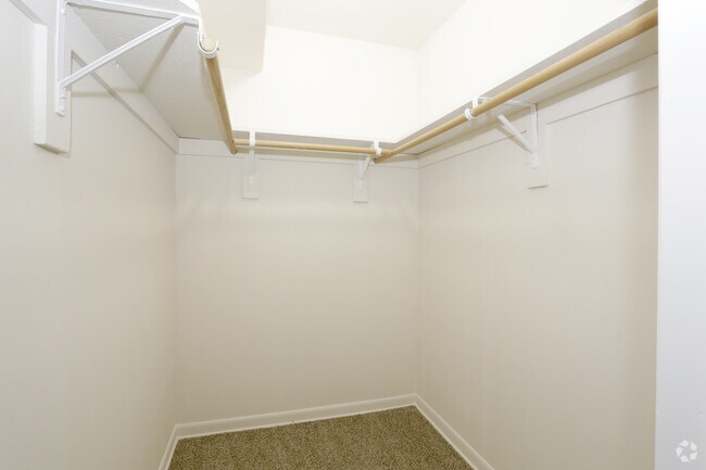 2 Bedroom - Walk-in Closet - Park Crossing