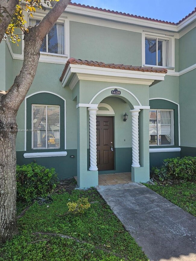 Photo - 1438 SE 24th Ct Townhome