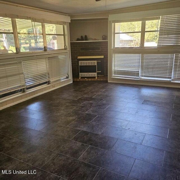 Photo - 2083 Martin Rd