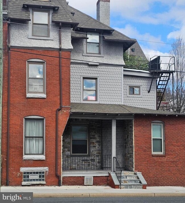 Building Photo - 1303 Pennsylvania Ave Rental