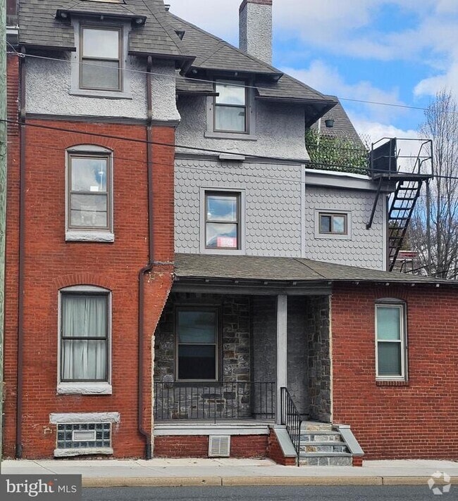 Building Photo - 1303 Pennsylvania Ave Rental