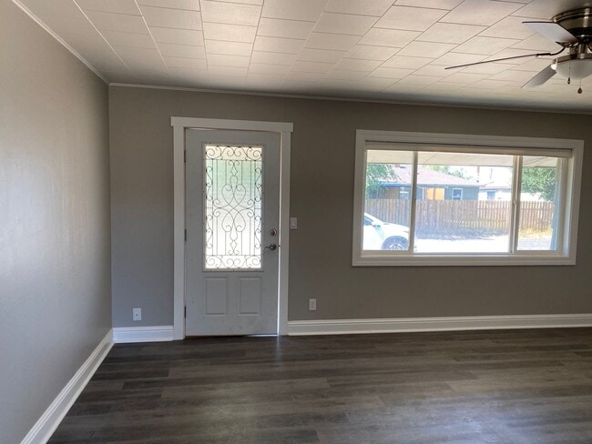Building Photo - 3 Bed 1.5 bath home in Prineville