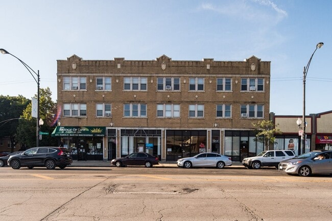 Building Photo - 4439 W Fullerton Ave Rental
