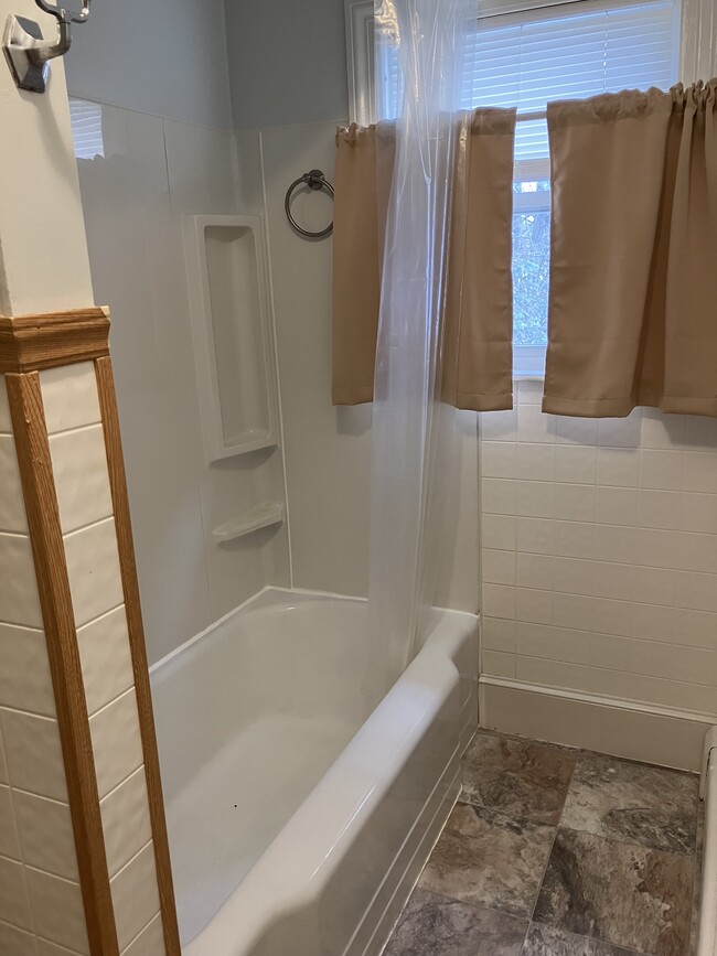 Full Bath - 7 Park Ave Unit 7 Park Avenue