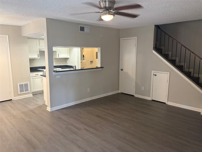 Building Photo - 5650 Birchmont Dr Unit 13