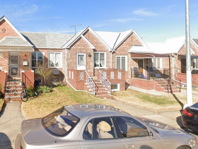 Building Photo - 82-71 61st Dr Rental