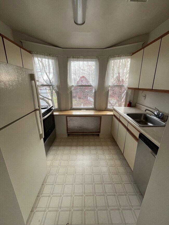 Kitchen - 156 Columbus Ave Unit 2nd Floor