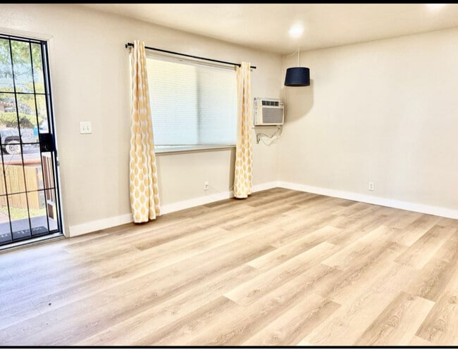 Building Photo - 1924 Celeste Ct Rental