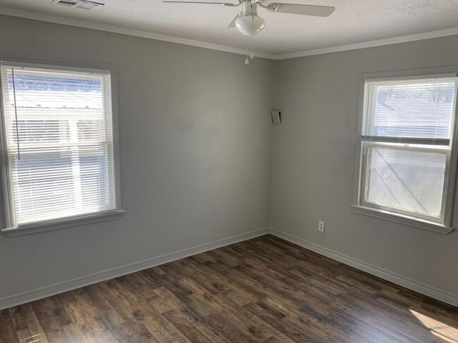 Photo - 204 E Fairchild Dr