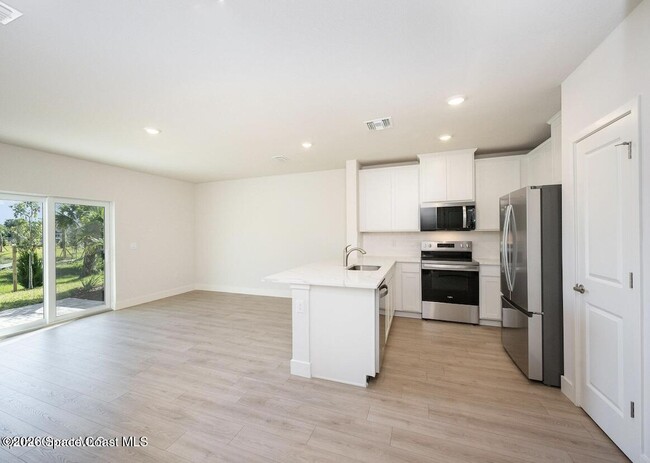 472 Houston Ln