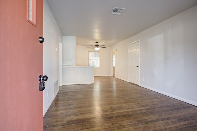 Photo - 806 Denison Dr