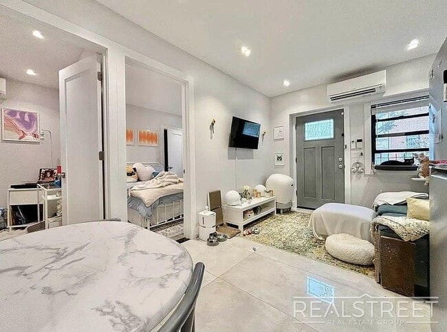 Photo - Brand New Gorgeous 1.5 bedroom with Centra... Unit 1