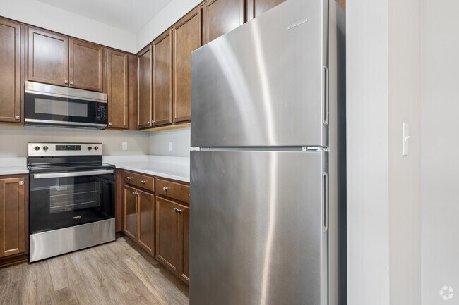 2BR, 2BA - 1,027SF - Kitchen