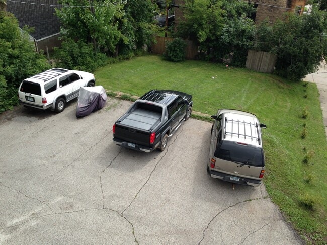 Parking area / 1 space per unit - 204 E 4th St Unit 202.5