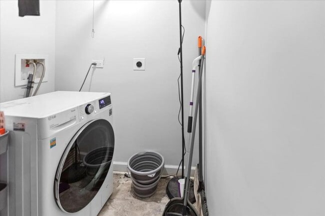 Building Photo - 2 bedroom in Chicago IL 60660 Unit GDN