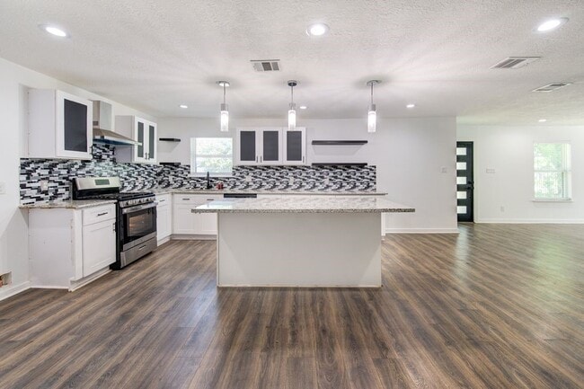 Photo - 5906 Hilary St