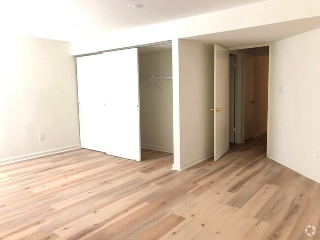 Building Photo - 6114 Stonepath Cir Unit Basement Room 2 Rental