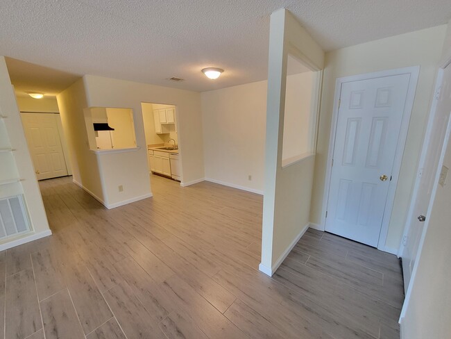 Photo - 1610 Green Briar Pkwy Townhome