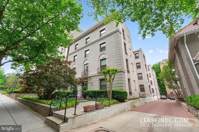 Building Photo - 2310 Ashmead Pl NW Unit #205