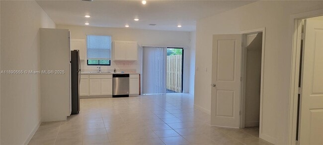 Photo - 1461 NE 5th Ave