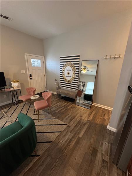 Photo - 323 W 31st St